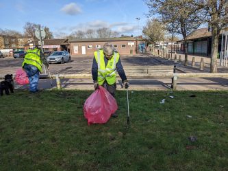 litter picking Great Hollands